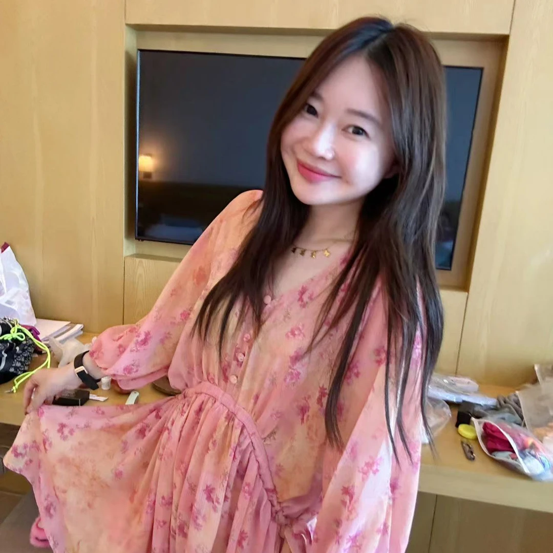 【BORAKOO】粉色V领花朵灯笼袖两件套中式连衣裙(裙子+短裤)