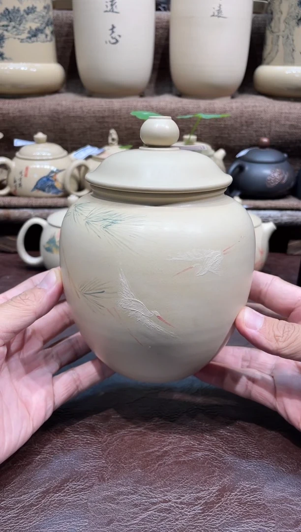 泥塑王宇白泥彩绘仙鹤松鹤延年茶叶罐