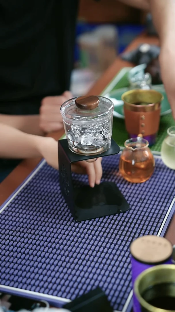 辉哥福利 快乐泡茶器颜色随机+一罐心意