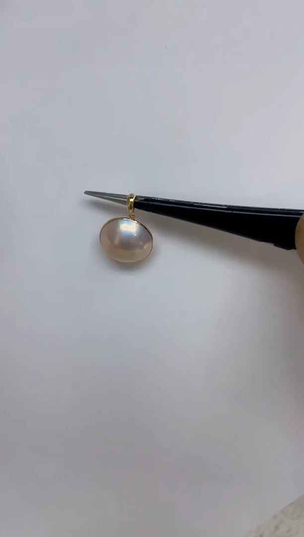 18K金镶嵌拼合珍珠（马贝珠）颈饰