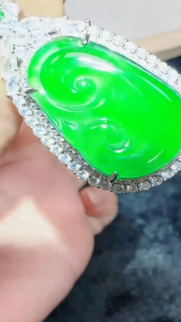 定制翡翠未镶嵌翡翠吊坠200