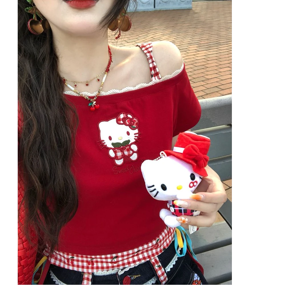 纯欲露肩镂空刺绣kitty猫短袖t恤女斜肩拼接格子甜辣妹短款上衣夏
