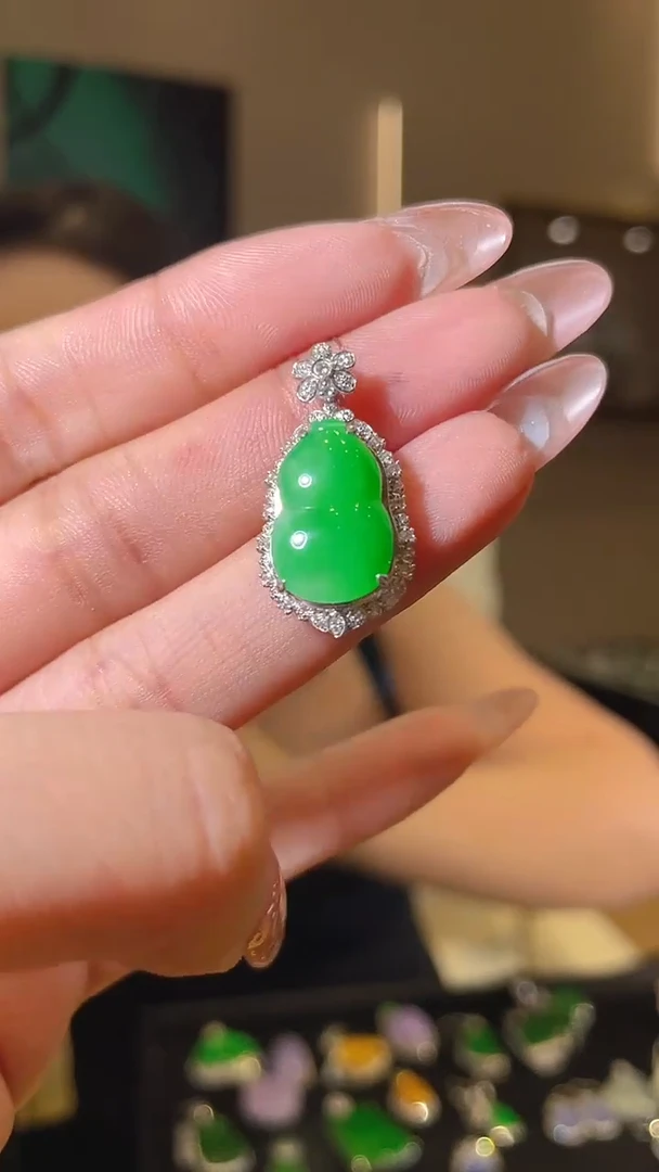 翡翠18K金镶嵌吊坠(不含链)天然翡翠A货