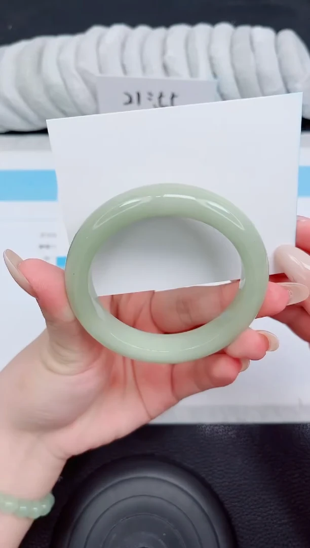 未镶嵌手镯石英质玉30-58.5