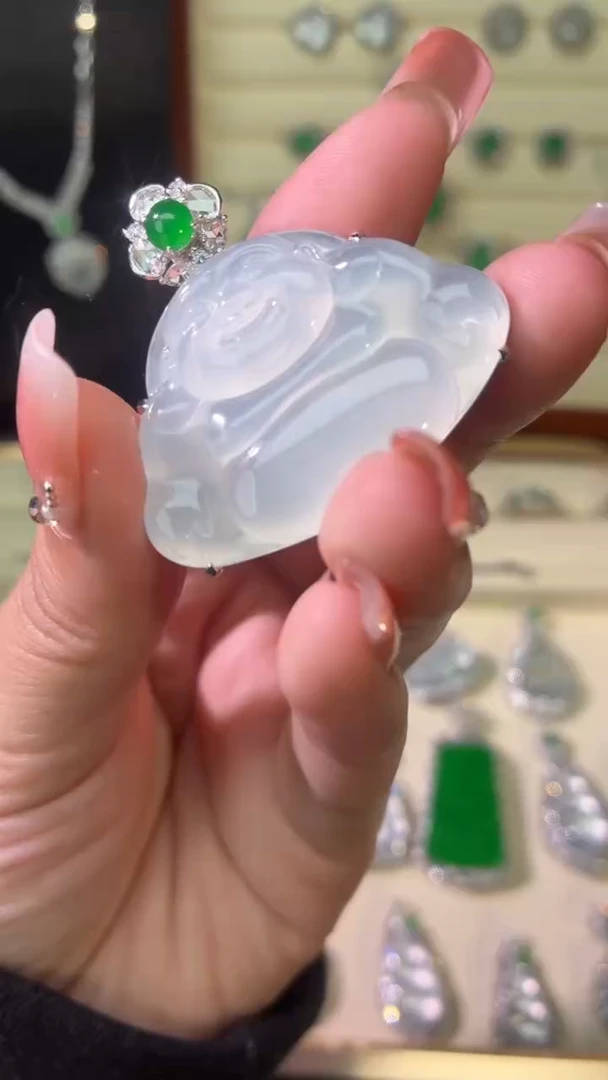 颈饰18K金镶嵌翡翠佛公