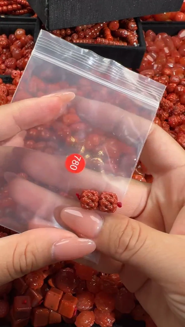 南红玛瑙未镶嵌颈饰1