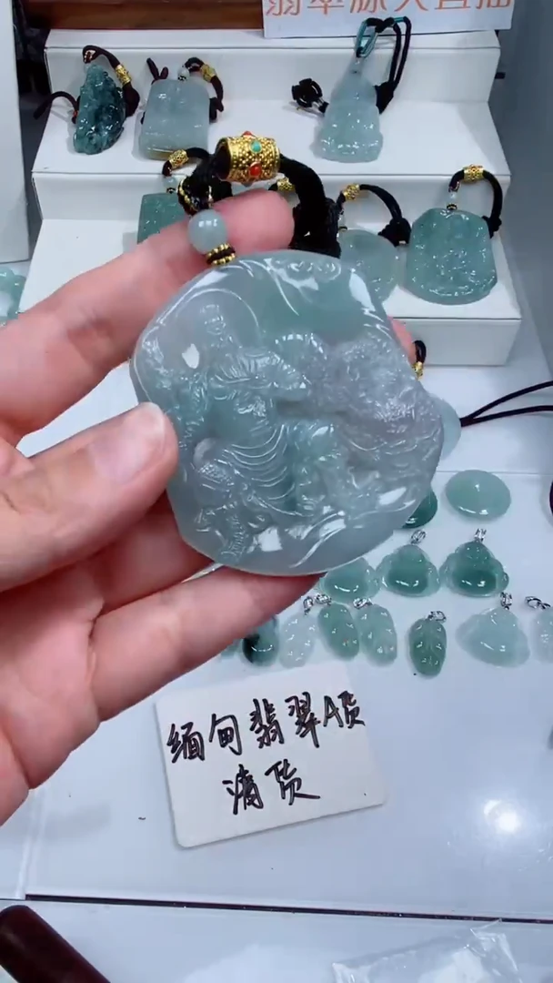 颈饰未镶嵌翡翠吊坠