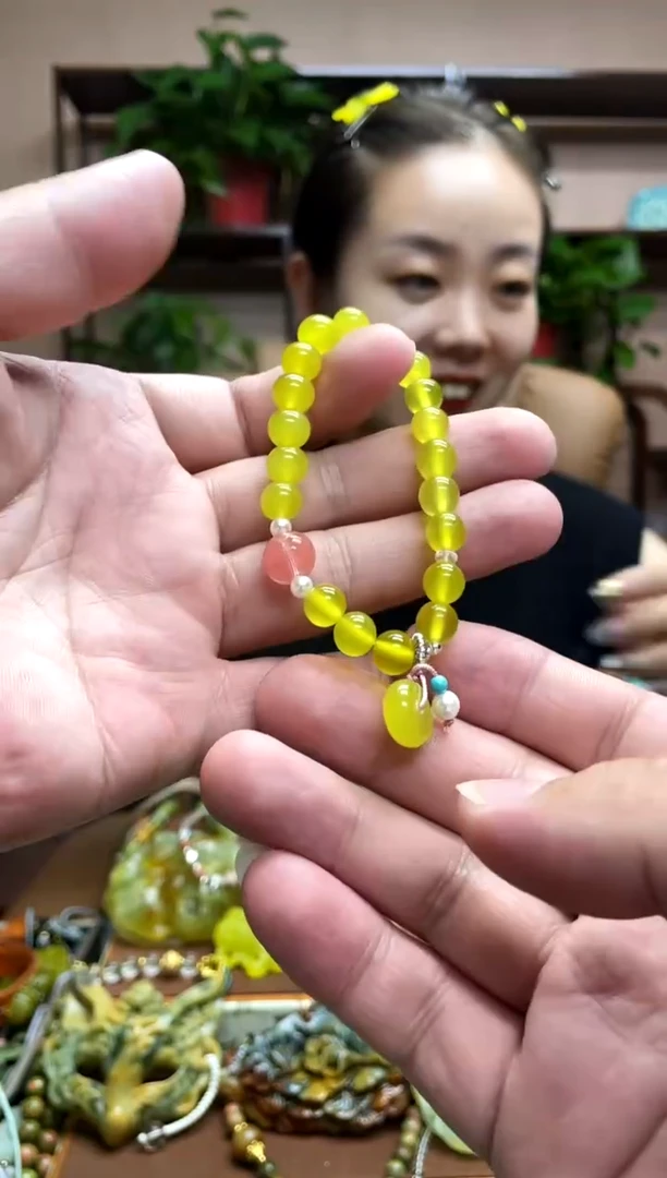 未镶嵌岫玉颈饰多样性发货发其中之一