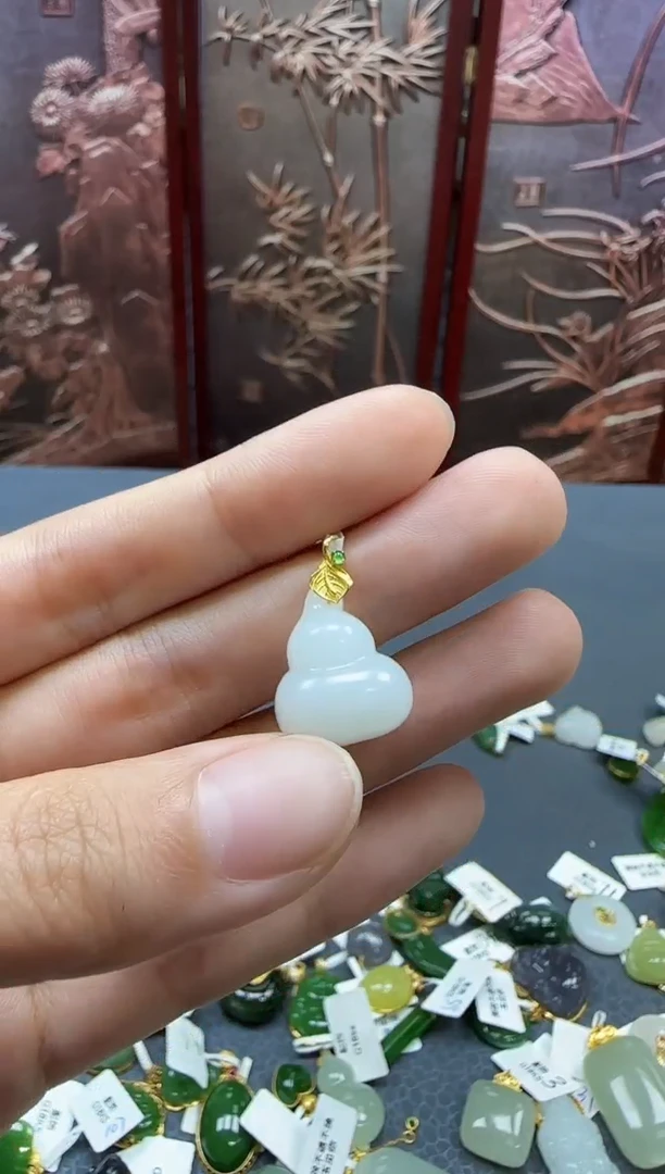 和田玉18K金镶嵌挂件1