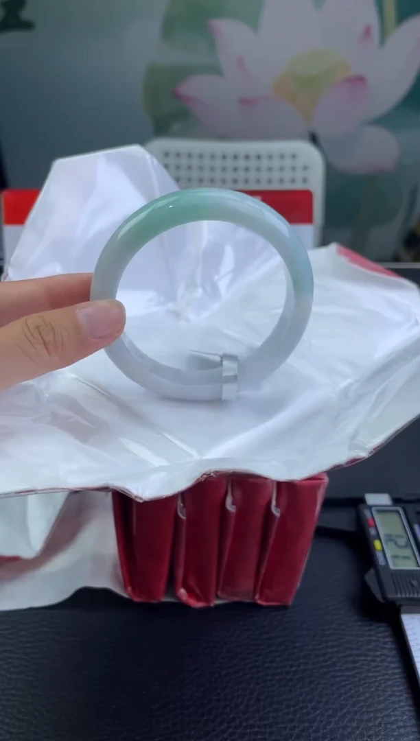 翡翠手镯未镶嵌1