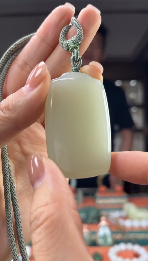 和田玉未镶嵌颈饰佩佩