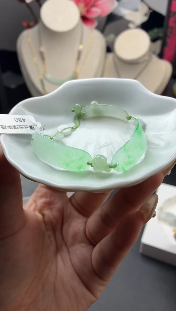 翡翠未镶嵌颈饰38号手牌