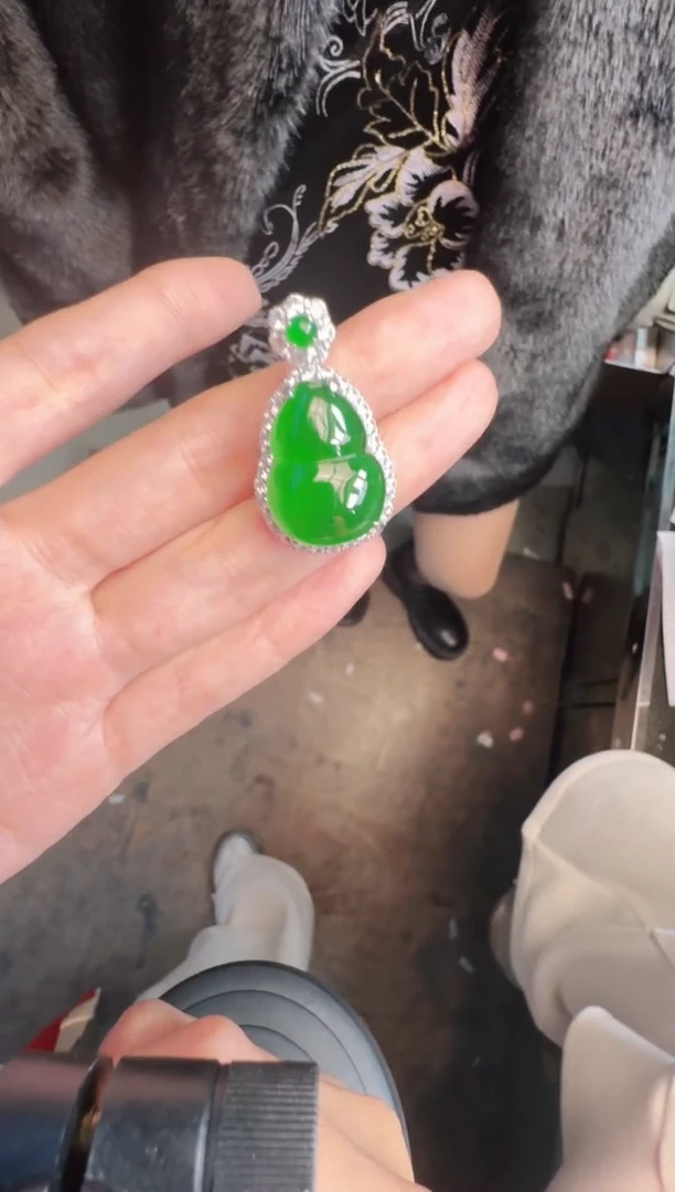 未镶嵌定制翡翠A货有轻微色差属于正常现象，葫芦1