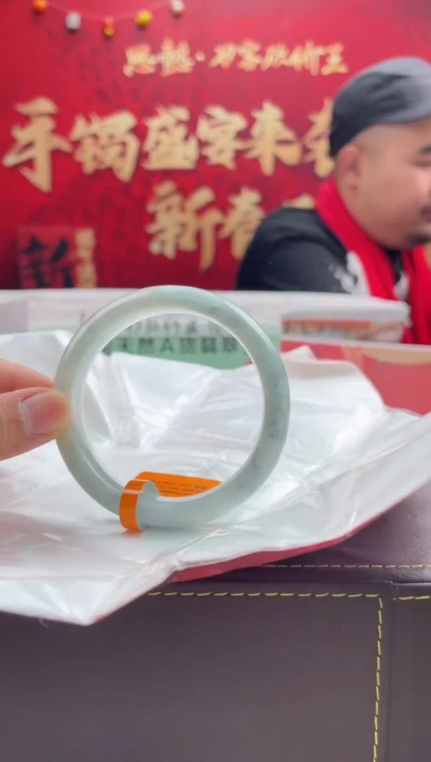【闪购商品】翡翠手镯未镶嵌22翡翠手镯（微瑕）