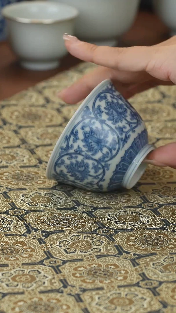 逐虚仿成化并蒂莲撇口杯