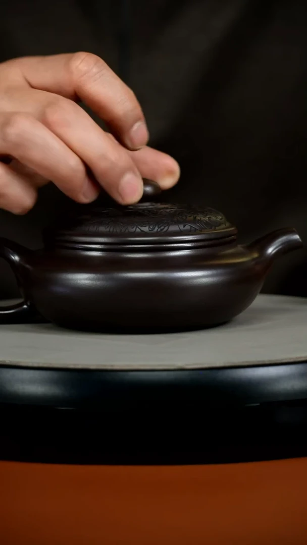 茶壶紫砂李传荣赤龙血砂双龙戏珠扁腹280cc