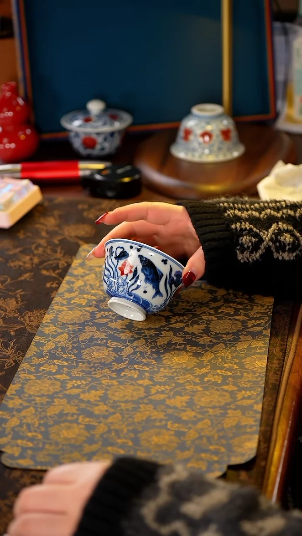 【闪购商品】屹朴青花釉里红鱼藻纹小杯