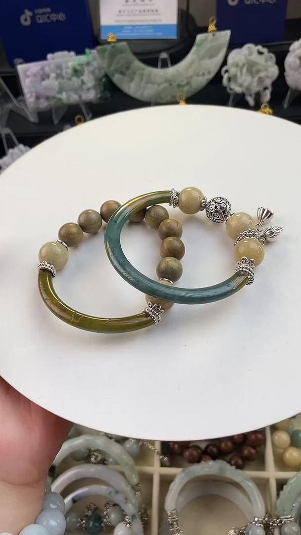 未镶嵌手链翡翠小*?手工定制默认微瑕主播介绍为准