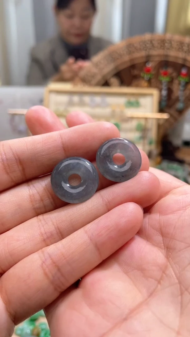 【闪购商品】翡翠颈饰未镶嵌甜甜圈一对