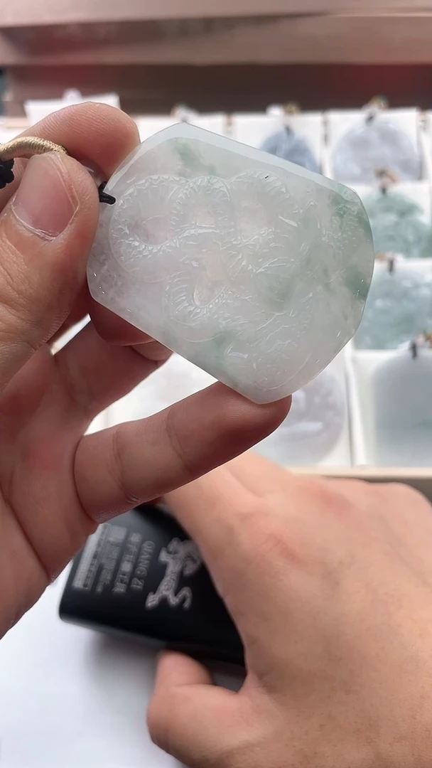 翡翠未镶嵌颈饰..../7/27/ 298