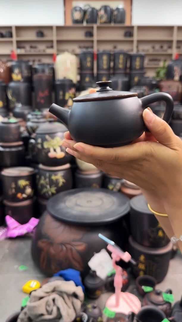 罐瑕疵无礼盒   素壶汉瓦