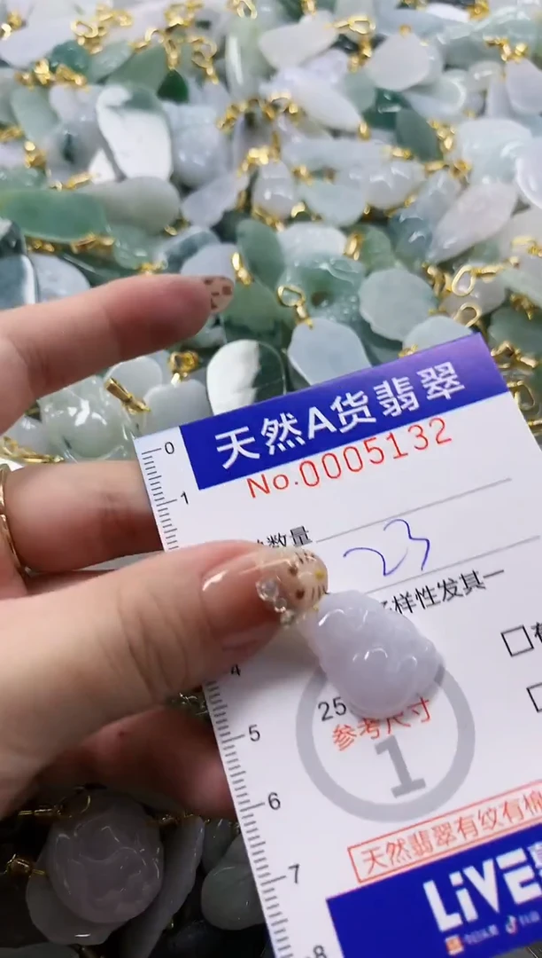 颈饰未镶嵌翡翠少*待天然A货翡翠