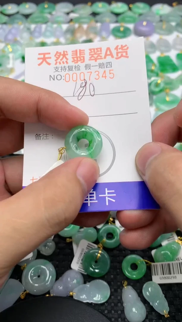 翡翠18K金镶嵌颈饰11111111111