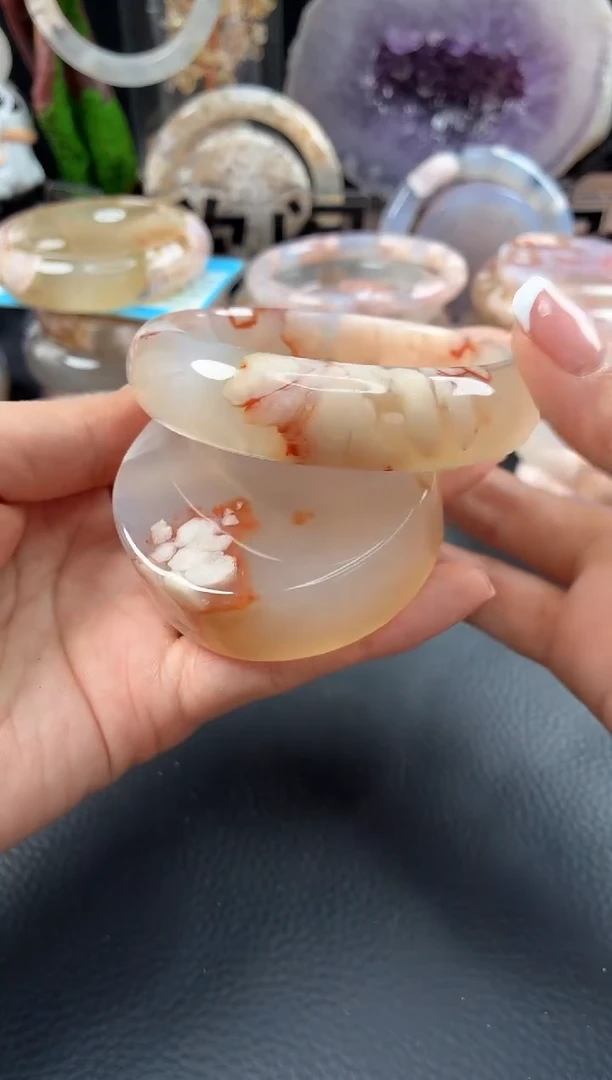 未镶嵌手镯（圆镯）石英质玉57