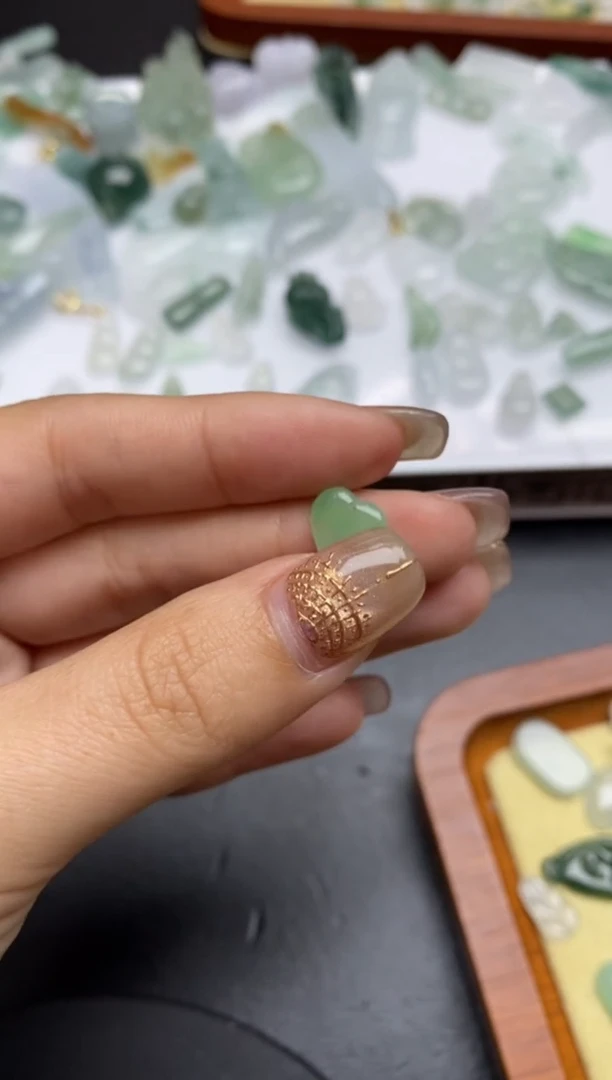 【闪购商品】定制翡翠未镶嵌翡翠毛货~