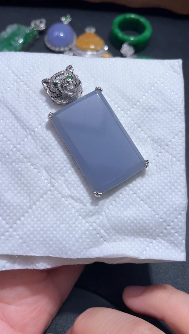 颈饰18K金镶嵌翡翠5