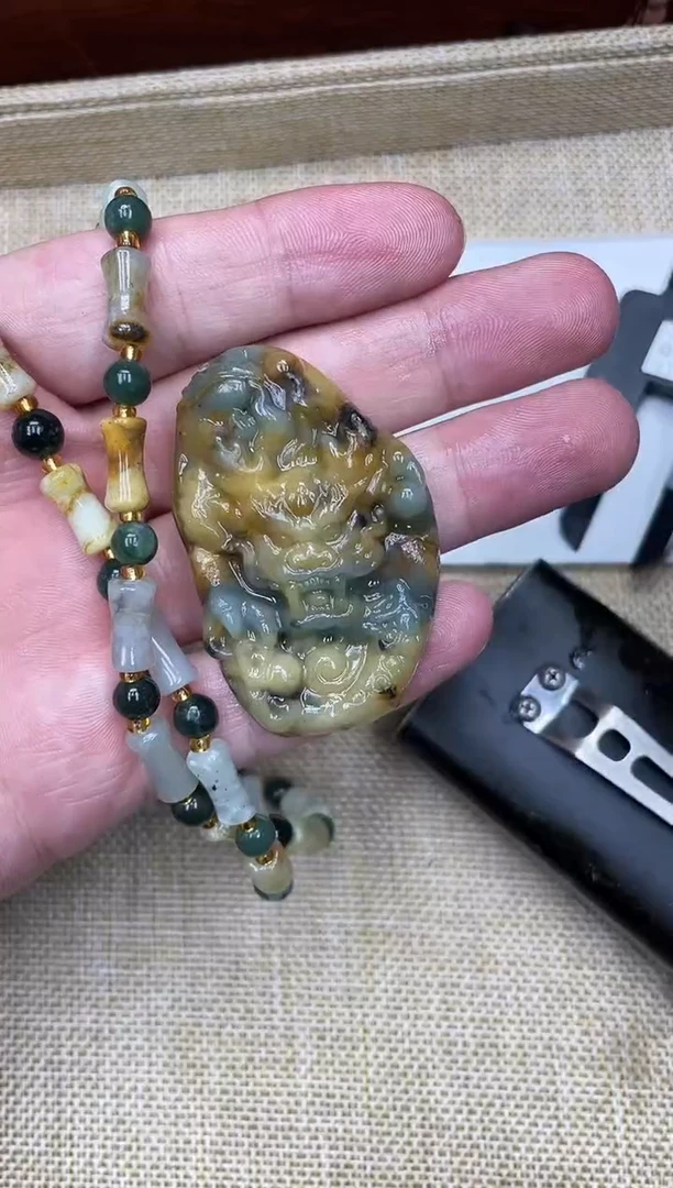 未镶嵌岫玉吊坠·