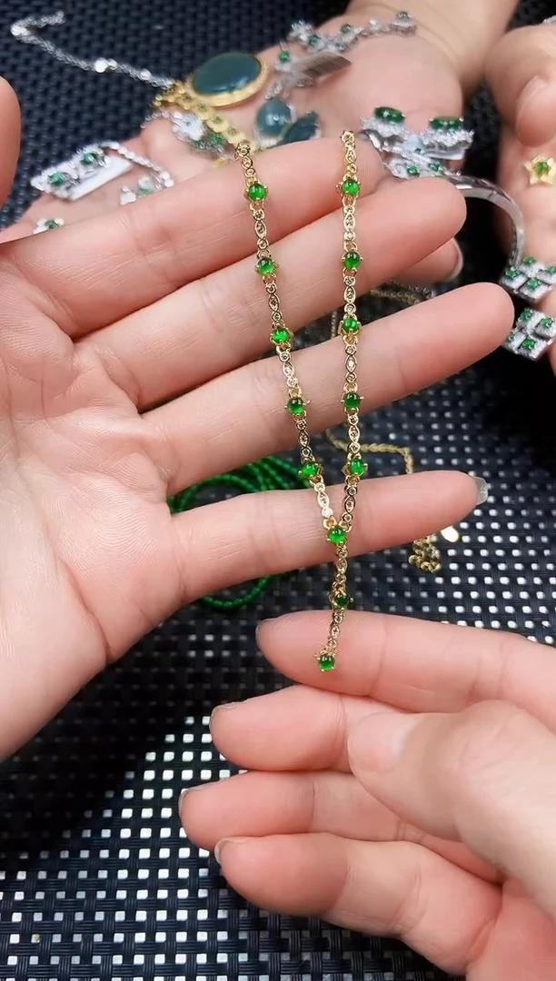 【闪购商品】翡翠颈饰未镶嵌11111111