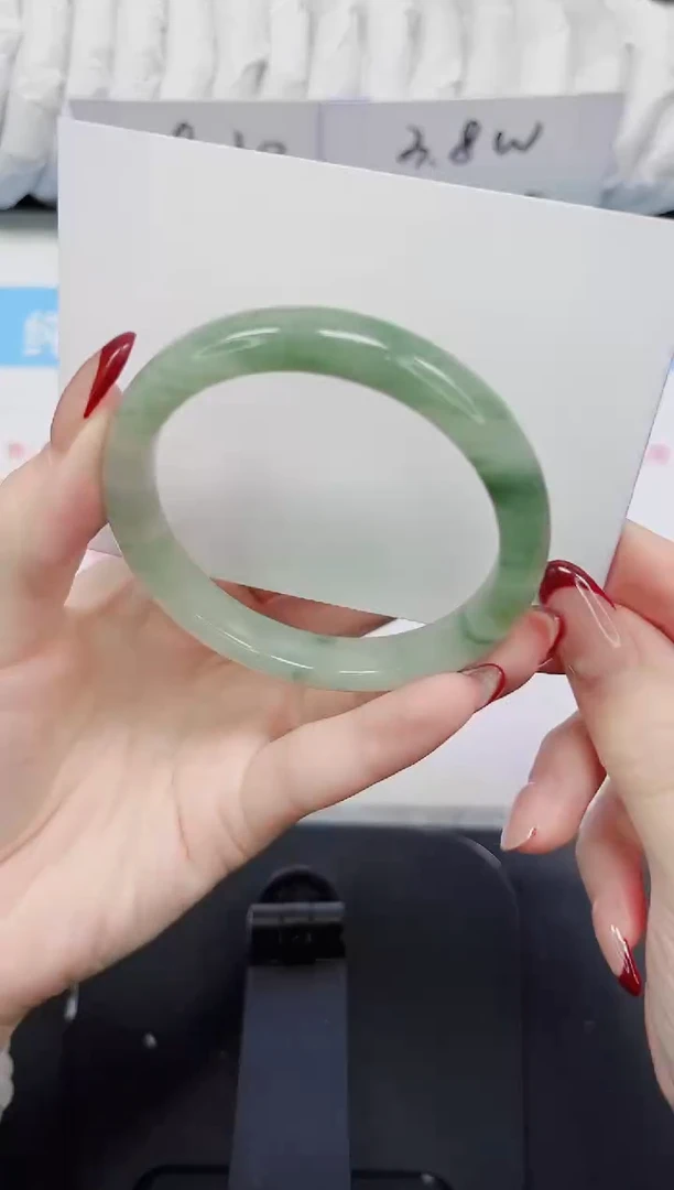 【闪购商品】石英质玉手镯未镶嵌380