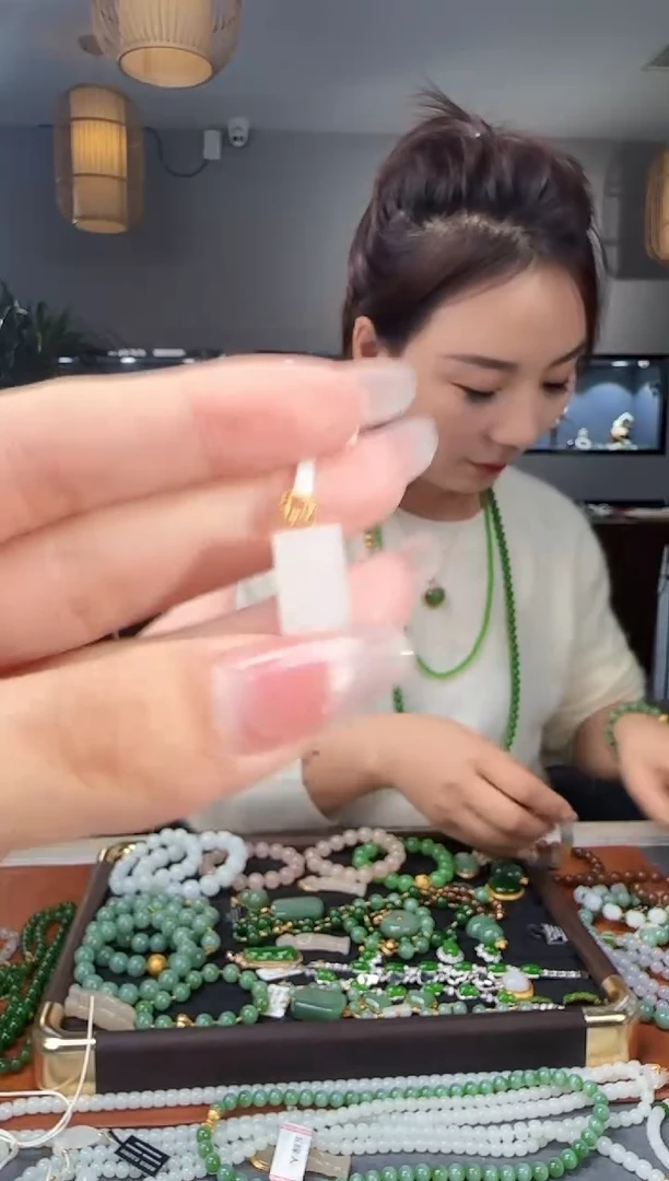 吊坠(不含链)18K金镶嵌和田玉1