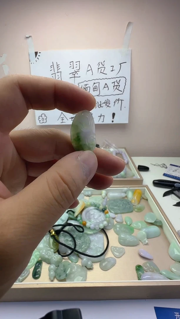 颈饰未镶嵌翡翠翡翠
