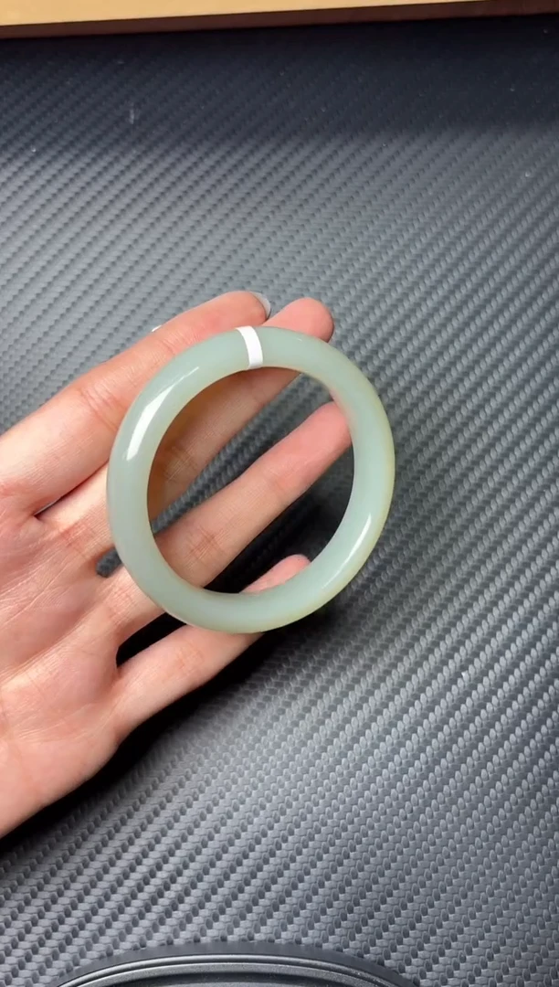 未镶嵌手镯和田玉且末近矿微色差53m