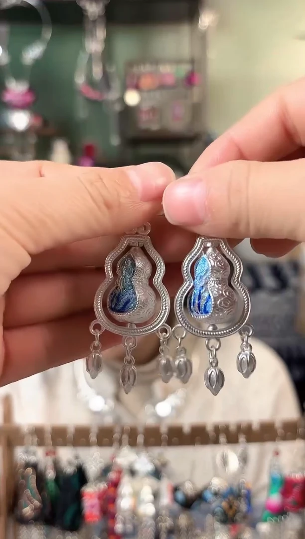 彩云南阁非遗老绣饰品366*