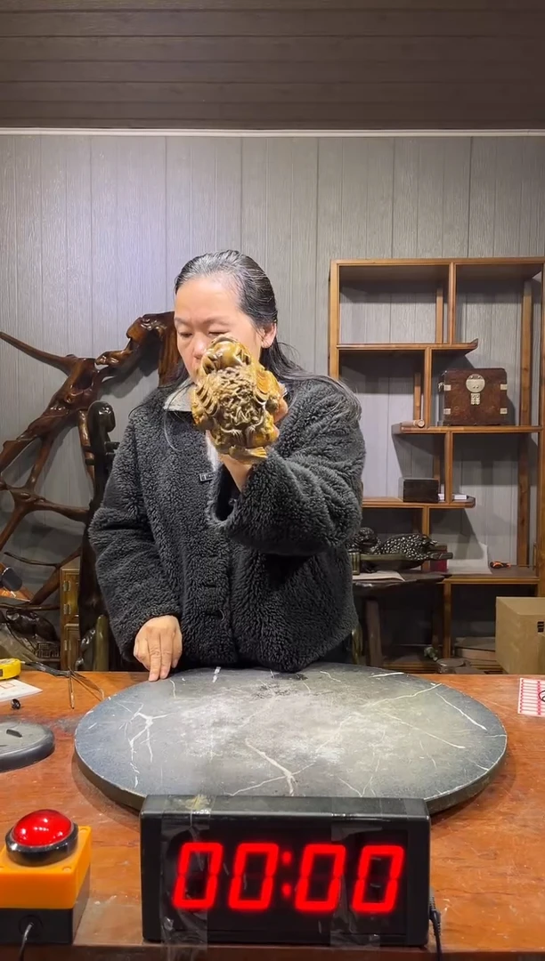 金丝楠梦****方新料金蟾摆件