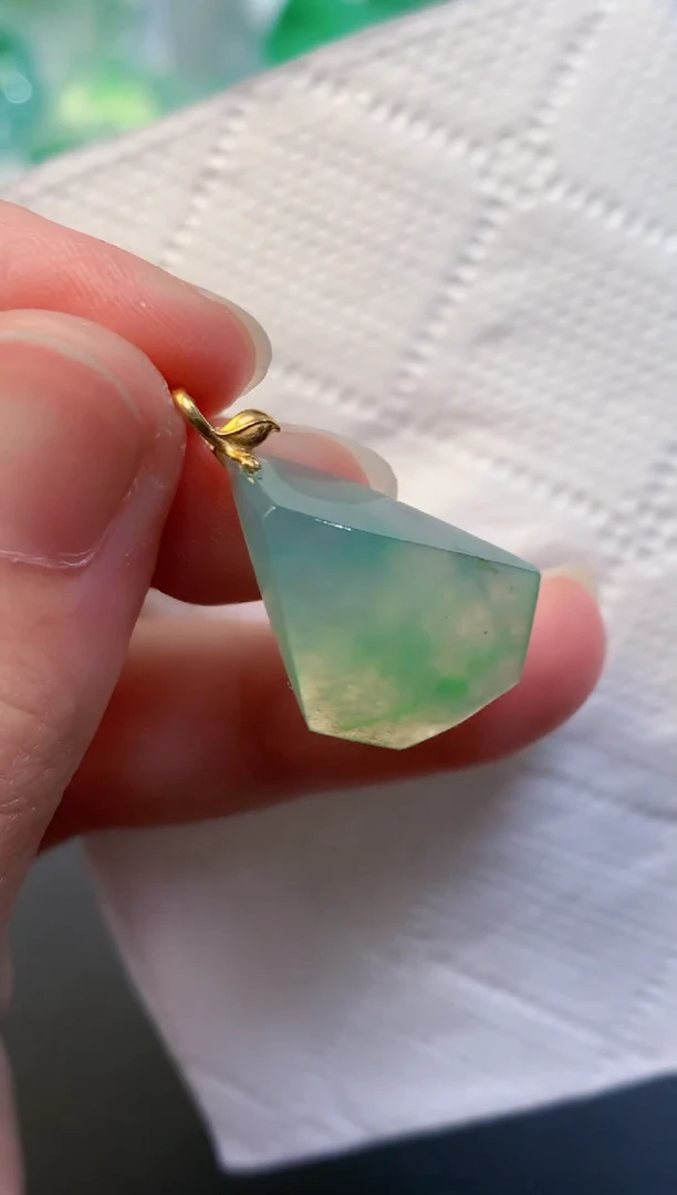 颈饰未镶嵌翡翠