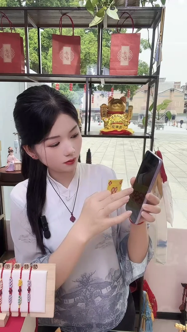 龙母吉物创意卡片