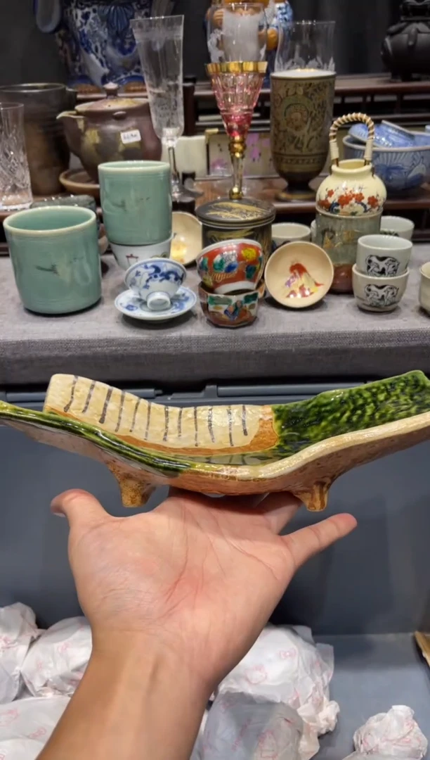 瓷片绿织布四足长盘