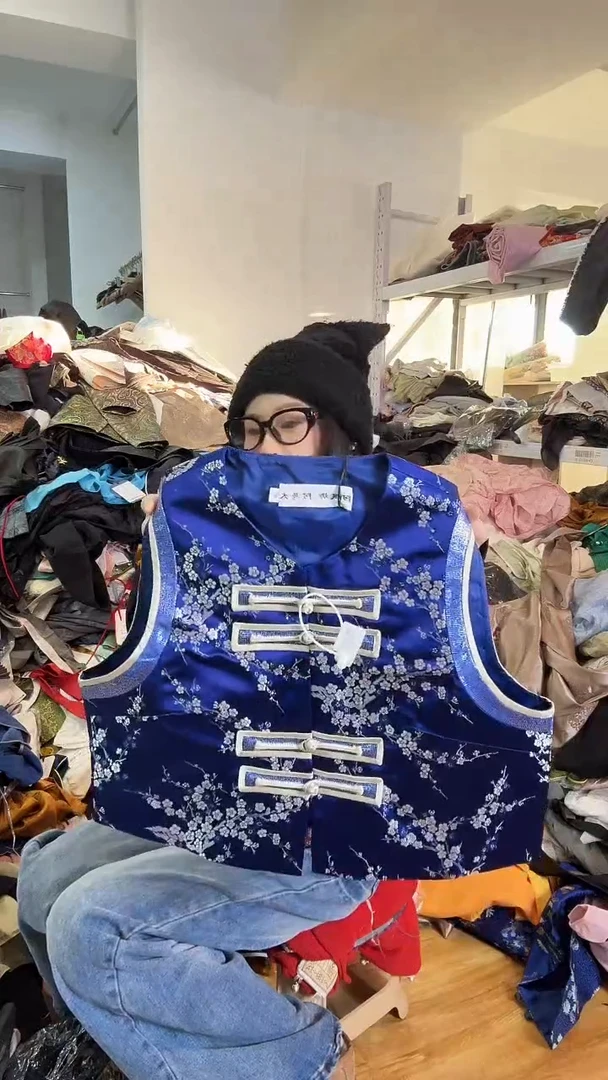 马甲       S码         100斤