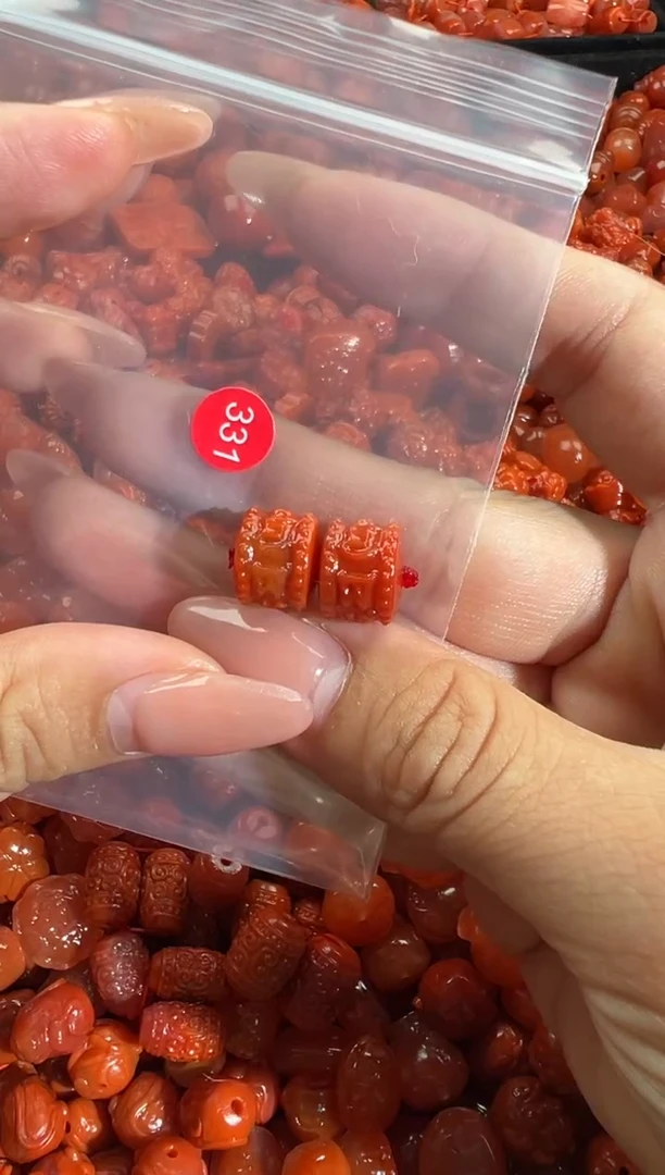 南红玛瑙未镶嵌颈饰1