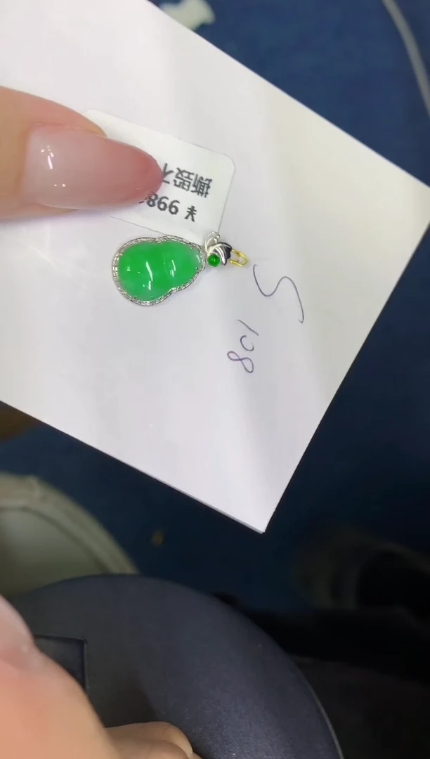 翡翠18K金镶嵌颈饰缅甸天然翡翠A货