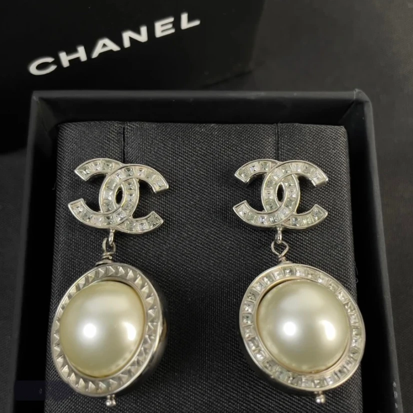 99新 Chanel/香奈儿 旋转珍珠耳钉/首饰