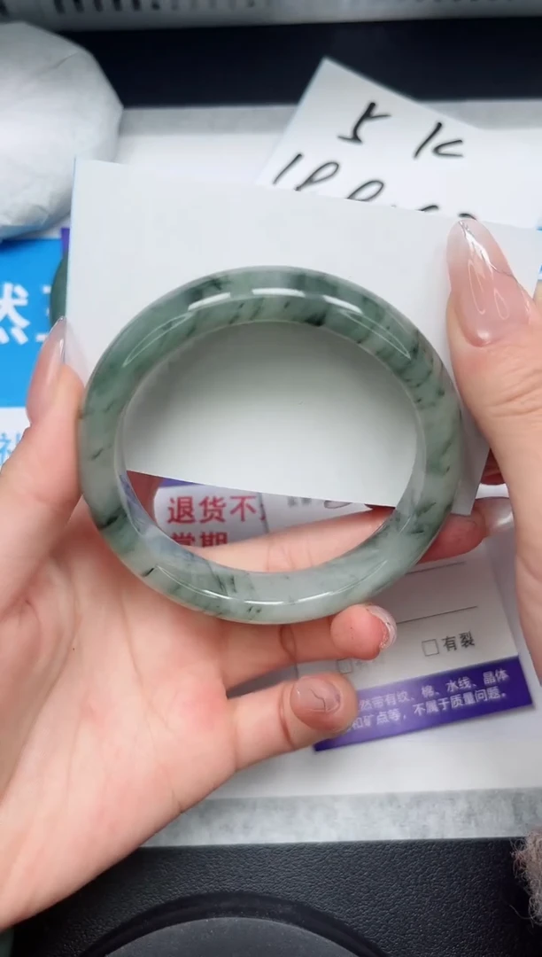 【闪购商品】石英质玉手镯未镶嵌35