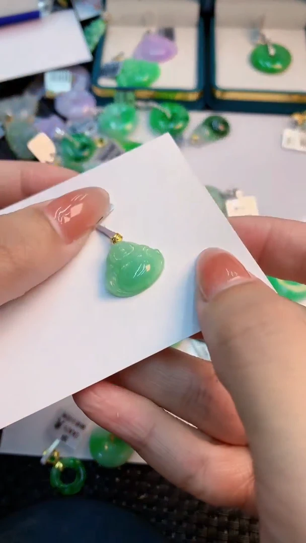 翡翠18K金镶嵌颈饰           1