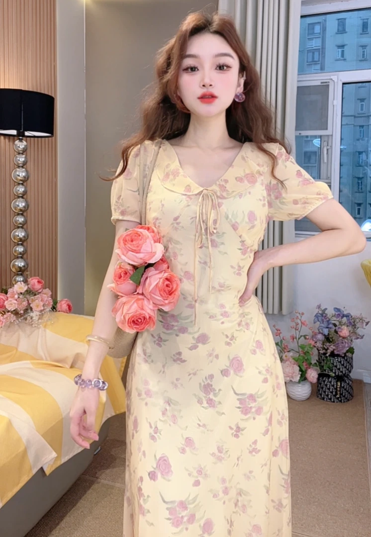 新款法式碎花连衣裙2025夏季新款设计感小众收腰显瘦气质长裙