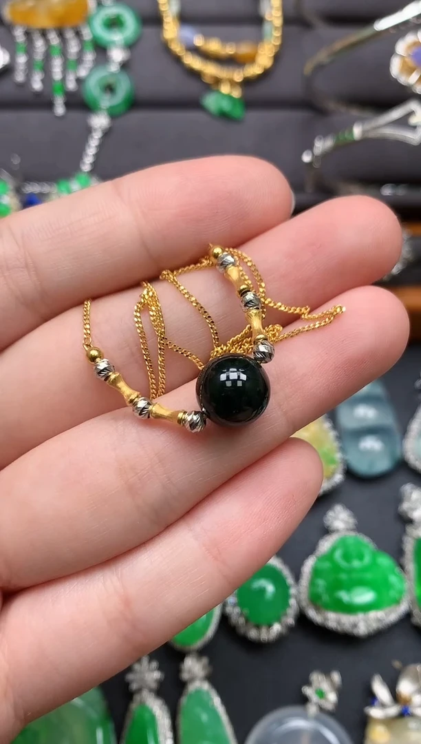 颈饰18K金镶嵌翡翠套链