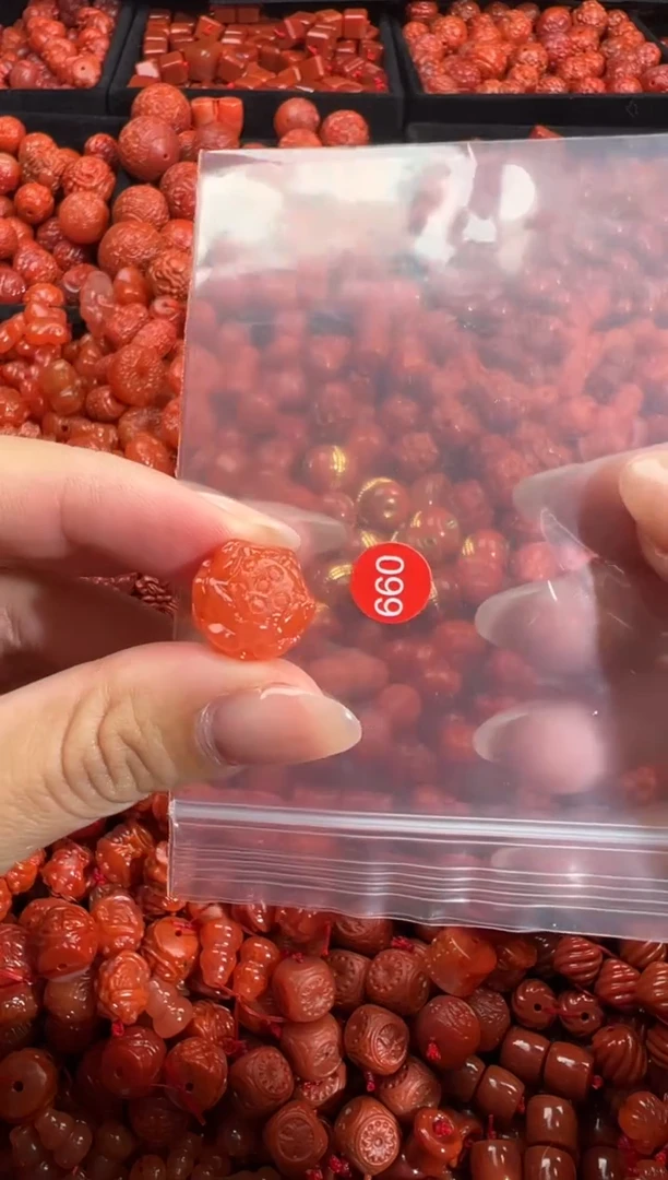 南红玛瑙未镶嵌颈饰1